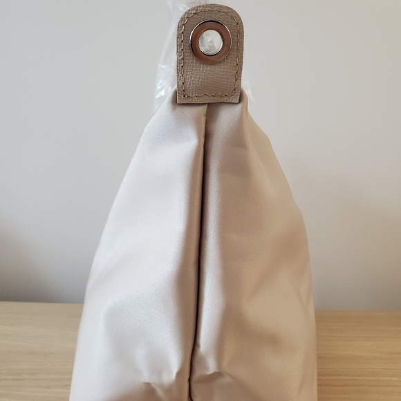 LONGCHAMP LE PLIAGE NÉO
TOP HANDLE BAG - Picture 12 of 16